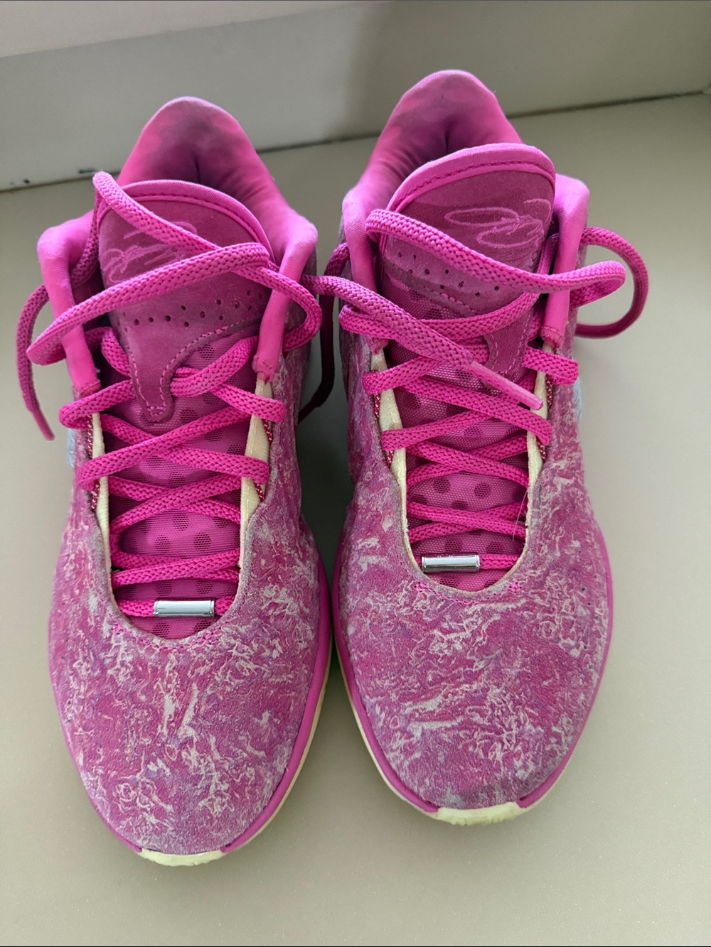 Men's Athletic Running Shoes in Pink